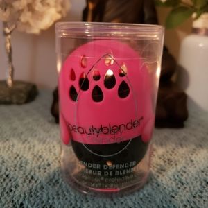 Beauty Blender defender case and blender